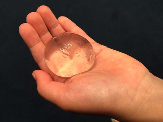 つかめる水